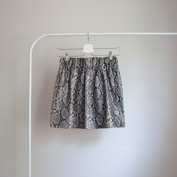 📌BOGO Zara Snake Skin Skirt - Picture 2 of 2